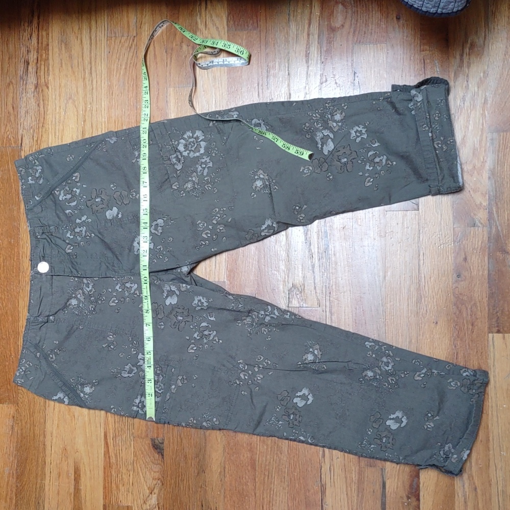 Democracy Floral Khaki Cropped Capris In ladies Size 12 - Picture 12 of 16